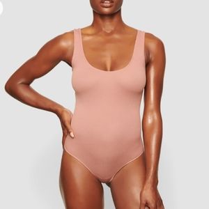 2 Skims bodysuits !